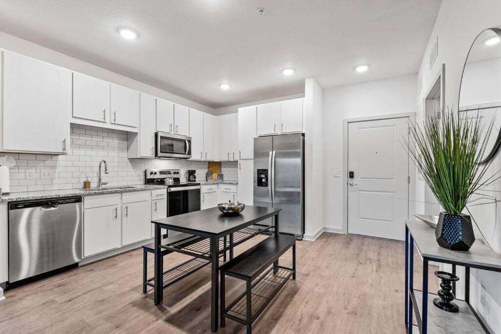 Complete Apartment ,10 Min To Parks Pets Allowed, Resort-Style Amenities Orlando Buitenkant foto